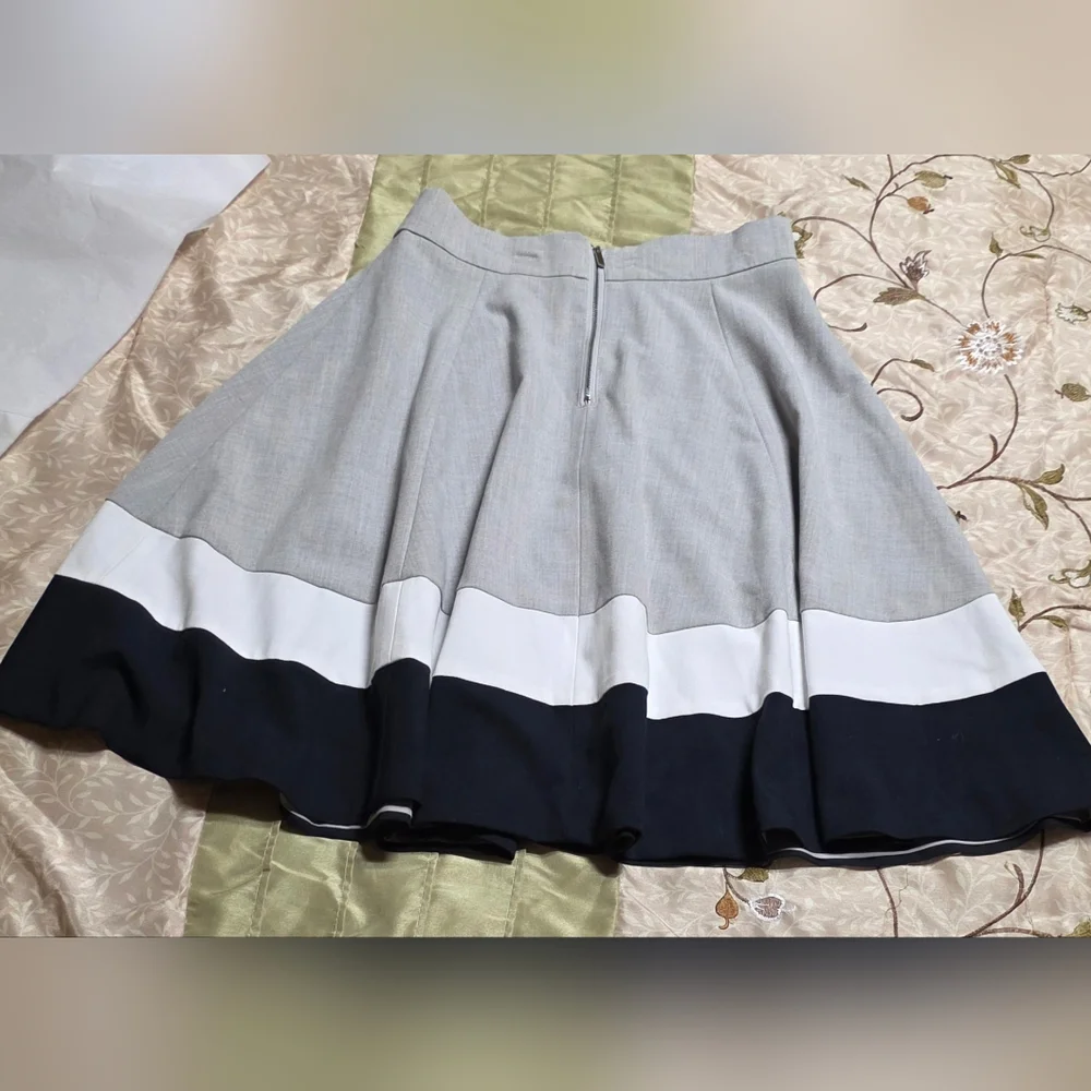 Amanda Chelsea Skirt Size 4 Gray White Navy Colorblock A-Line Flare Knee Length